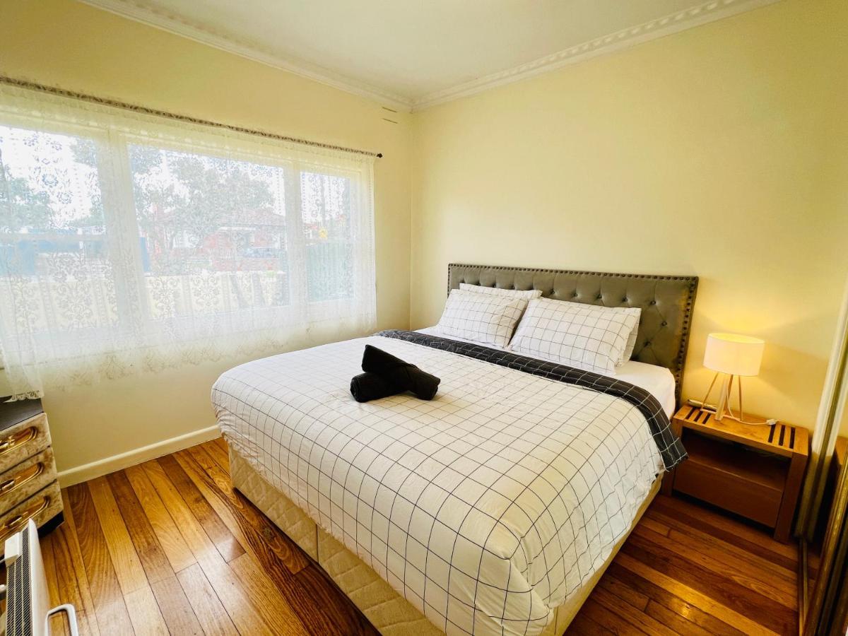 Cosy 4Br Home 15 Minutes Away From Melbourne Airport St Albans Εξωτερικό φωτογραφία