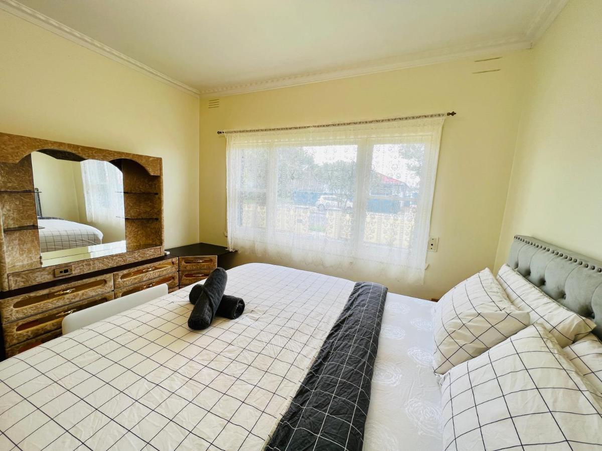 Cosy 4Br Home 15 Minutes Away From Melbourne Airport St Albans Εξωτερικό φωτογραφία