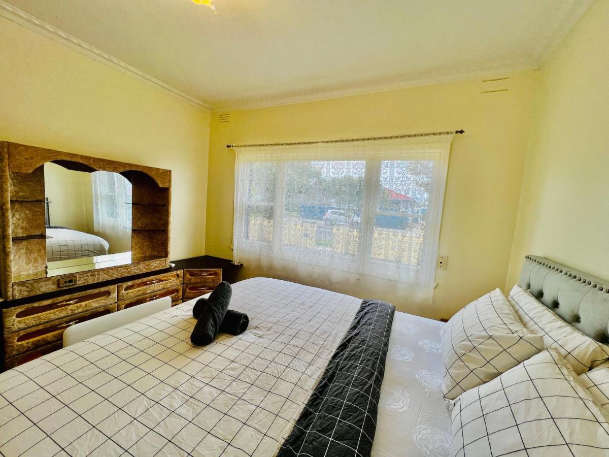 Cosy 4Br Home 15 Minutes Away From Melbourne Airport St Albans Εξωτερικό φωτογραφία